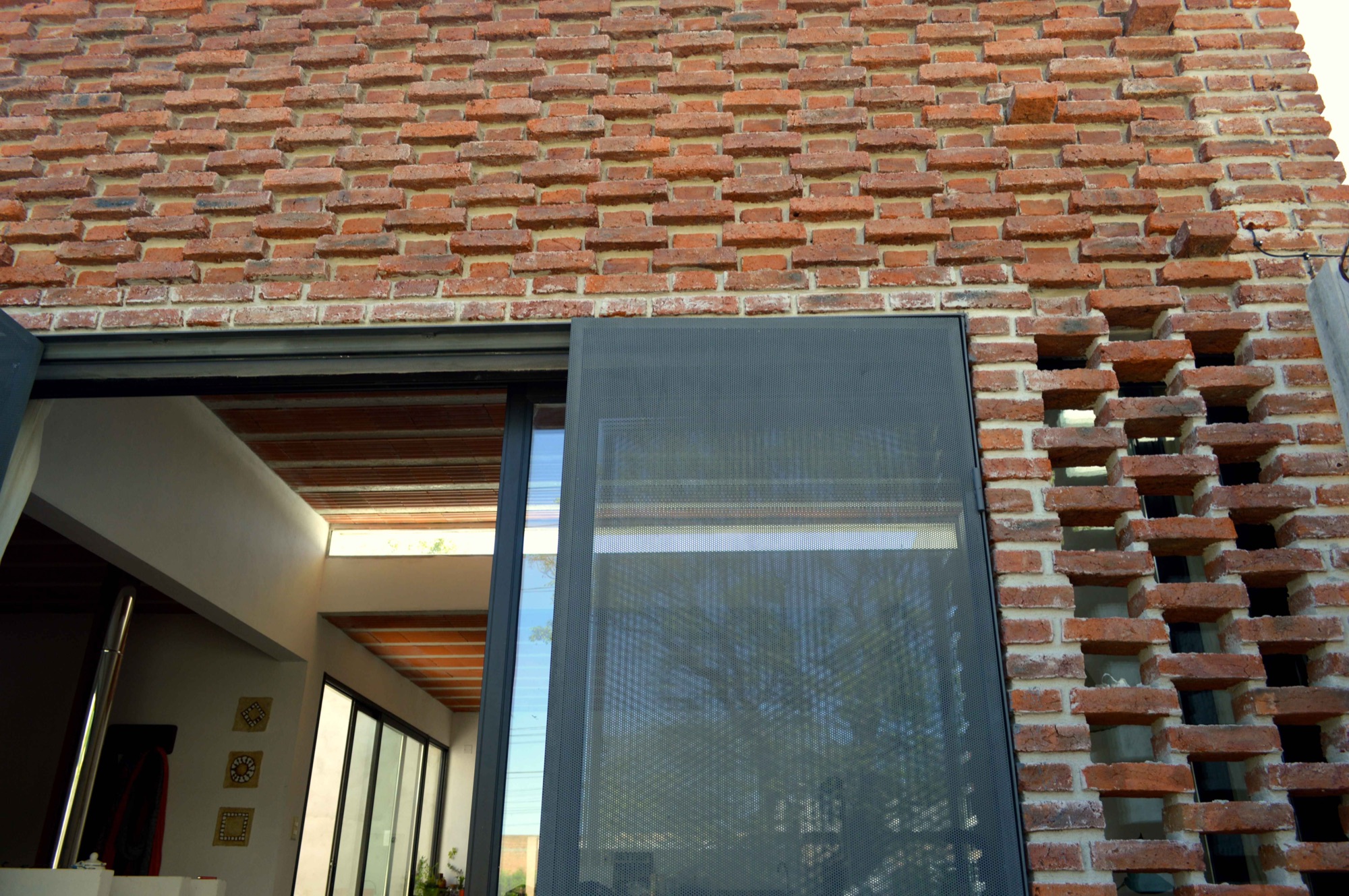 Detalle de la trama de ladrillo de Casa Malvi